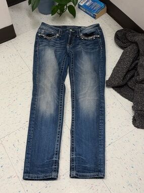 Miss Me Jeans heavily embellished back pockets,rhinestones. Size30